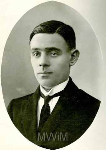 KKE 015.jpg - Adam Orzechowski - ojciec Alicji Sekułowej, Krzemieniec, 1930 r.